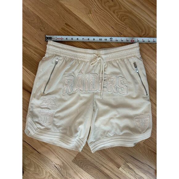 NFL Raiders Shorts All White Size Large Men's Jumbotron Arch Logo - Picture 9 of 12